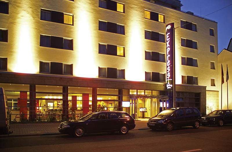 Holiday Inn Express Frankfurt Messe, An Ihg Hotel Frankfurt am Main Exterior photo